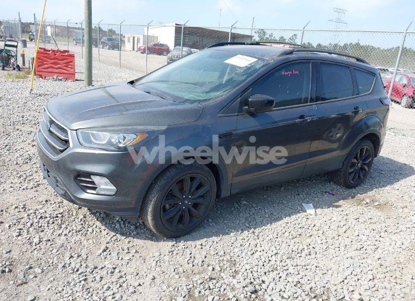 Photo 2 of 2018 Ford Escape SE (VIN 1FMCU9GD0JUB79810)