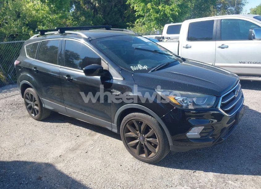 2018 Ford Escape SE (VIN 1FMCU9GD0JUB92072) main photo