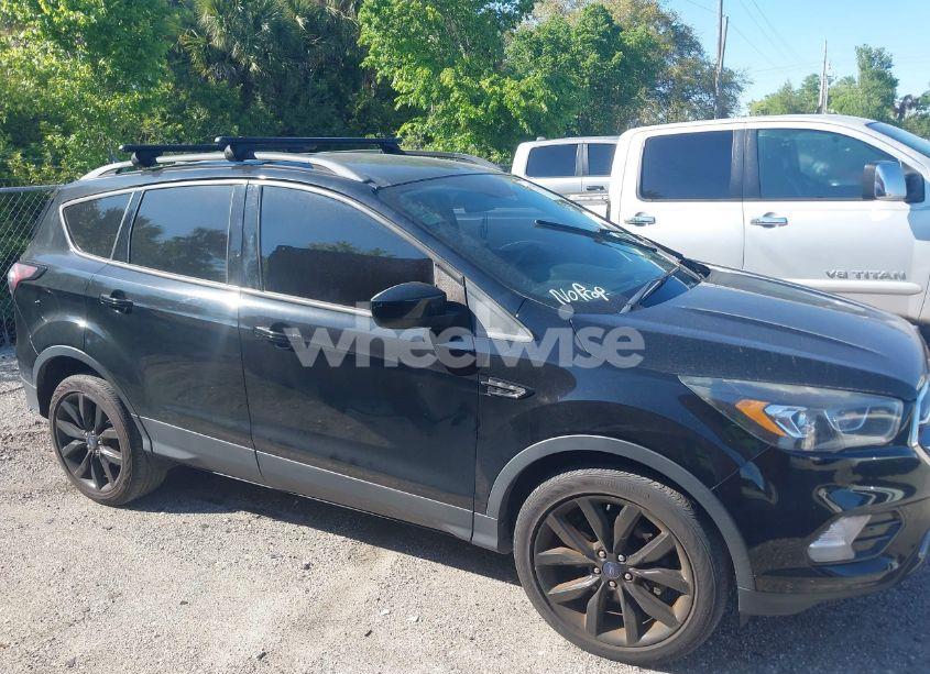 Photo 13 of 2018 Ford Escape SE (VIN 1FMCU9GD0JUB92072)