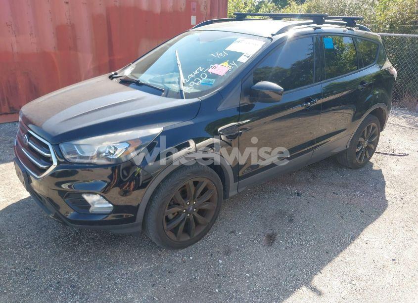 Photo 2 of 2018 Ford Escape SE (VIN 1FMCU9GD0JUB92072)