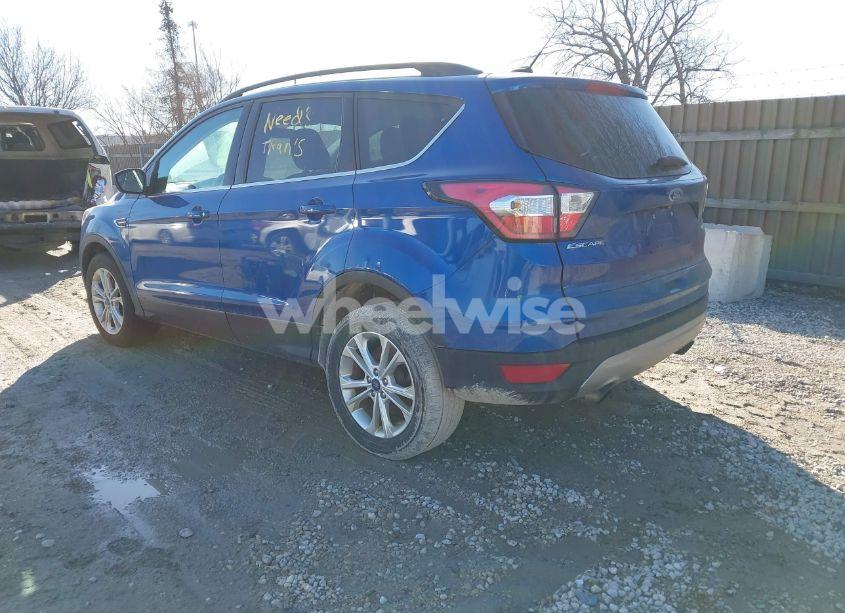 Photo 3 of 2018 Ford Escape SE (VIN 1FMCU9GD0JUB94615)