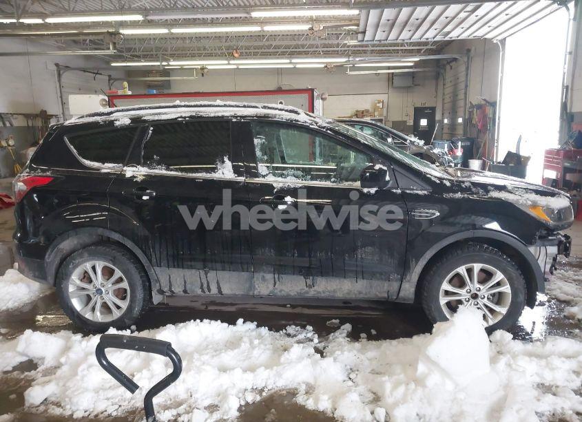 Photo 14 of 2018 Ford Escape SE (VIN 1FMCU9GD0JUC72780)