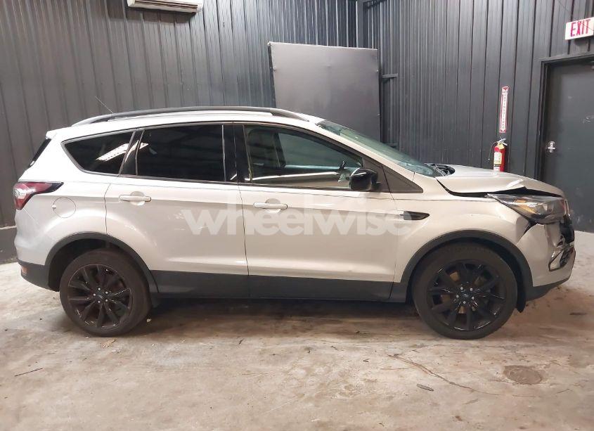 Photo 13 of 2018 Ford Escape SE (VIN 1FMCU9GD0JUD33111)