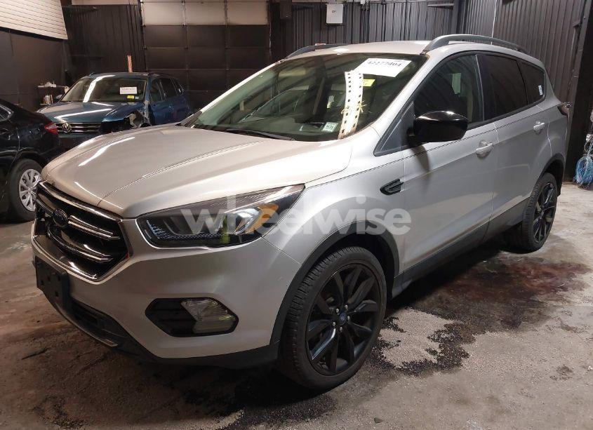 Photo 2 of 2018 Ford Escape SE (VIN 1FMCU9GD0JUD33111)