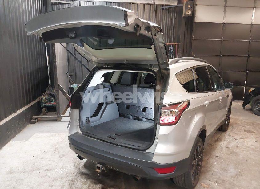 Photo 4 of 2018 Ford Escape SE (VIN 1FMCU9GD0JUD33111)