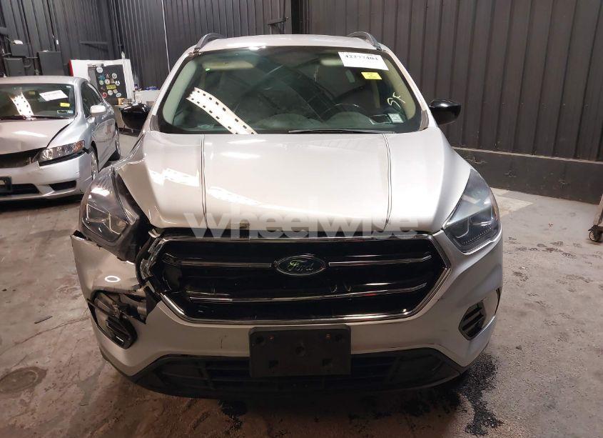 Photo 6 of 2018 Ford Escape SE (VIN 1FMCU9GD0JUD33111)