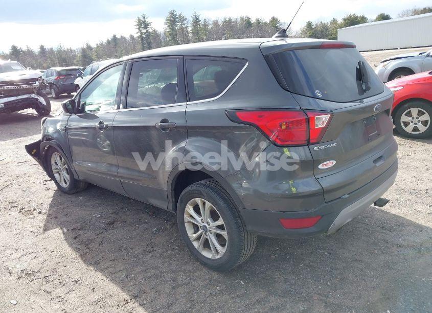 Photo 3 of 2019 Ford Escape SE (VIN 1FMCU9GD0KUA00554)