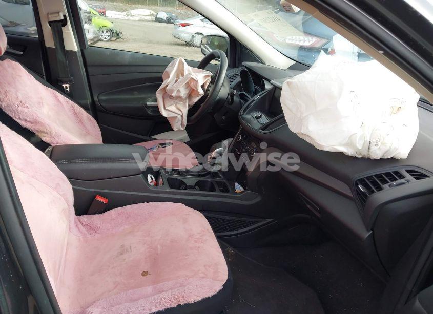 Photo 5 of 2019 Ford Escape SE (VIN 1FMCU9GD0KUA00554)