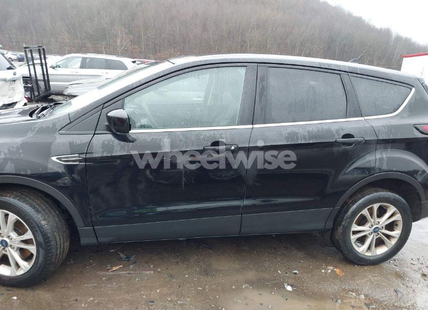 Photo 15 of 2019 Ford Escape SE (VIN 1FMCU9GD0KUA06760)