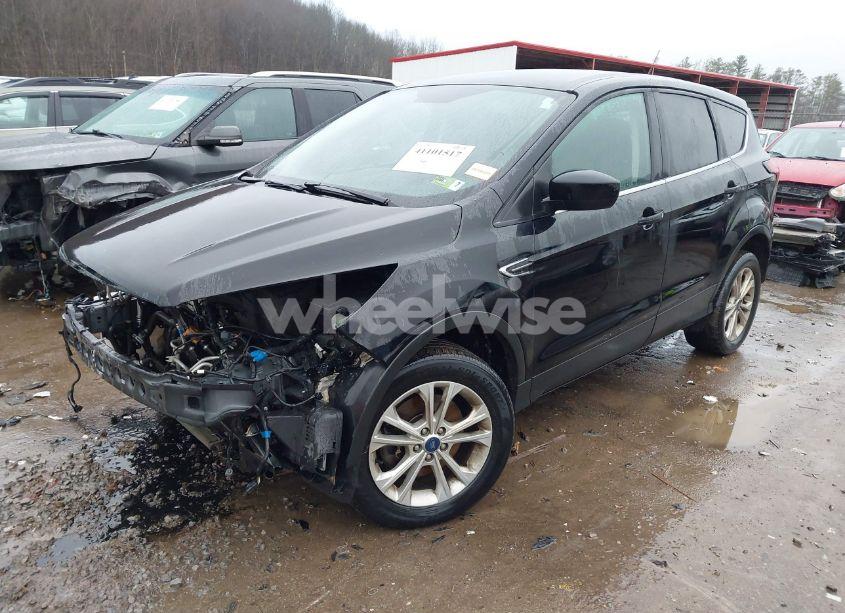 Photo 2 of 2019 Ford Escape SE (VIN 1FMCU9GD0KUA06760)