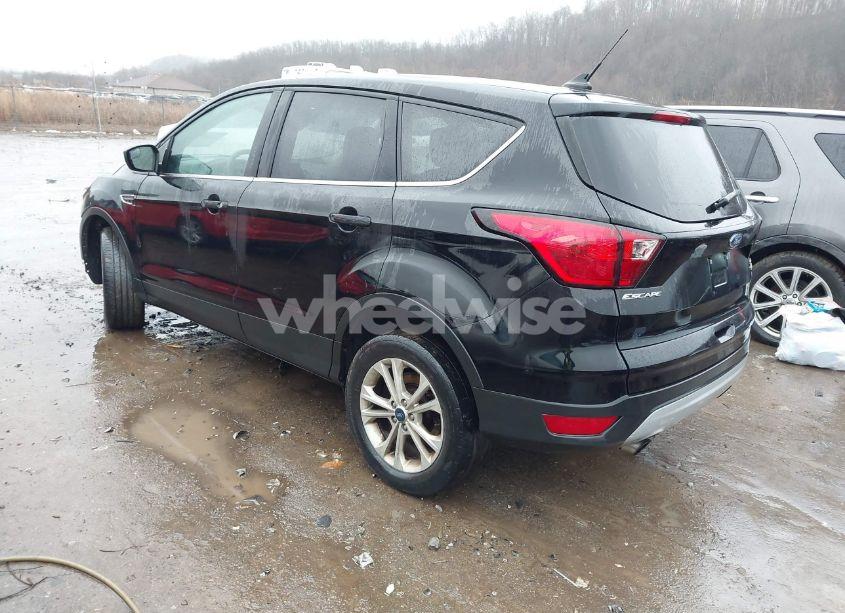 Photo 3 of 2019 Ford Escape SE (VIN 1FMCU9GD0KUA06760)