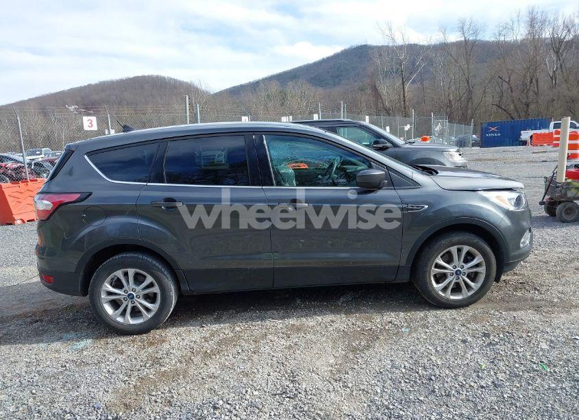 Photo 13 of 2019 Ford Escape SE (VIN 1FMCU9GD0KUA07780)
