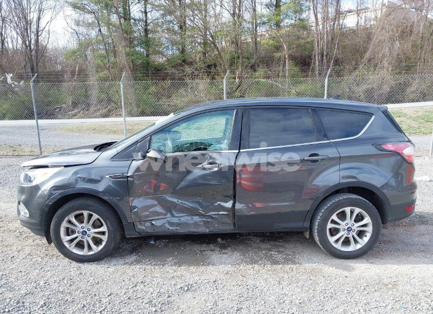 Photo 14 of 2019 Ford Escape SE (VIN 1FMCU9GD0KUA07780)