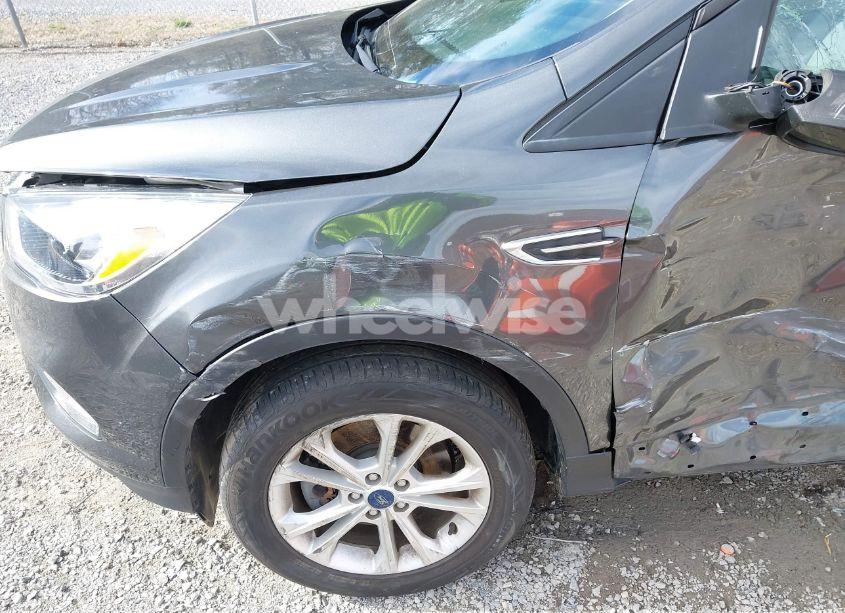 Photo 17 of 2019 Ford Escape SE (VIN 1FMCU9GD0KUA07780)