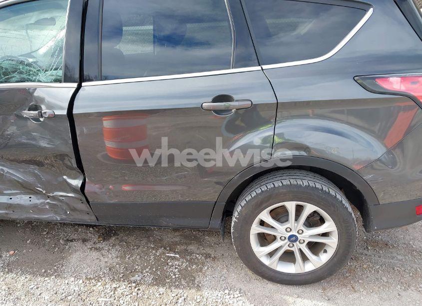 Photo 18 of 2019 Ford Escape SE (VIN 1FMCU9GD0KUA07780)