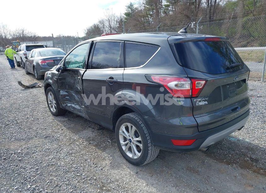 Photo 3 of 2019 Ford Escape SE (VIN 1FMCU9GD0KUA07780)