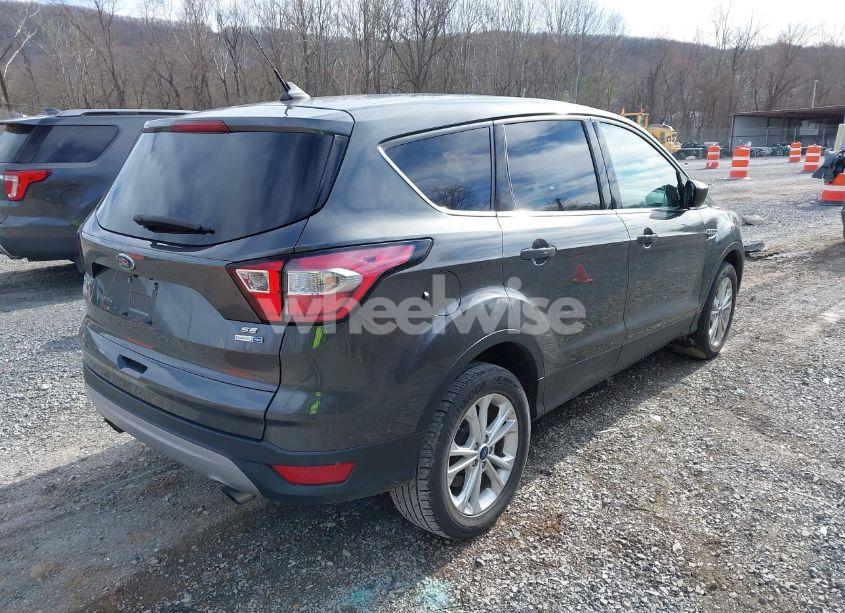 Photo 4 of 2019 Ford Escape SE (VIN 1FMCU9GD0KUA07780)