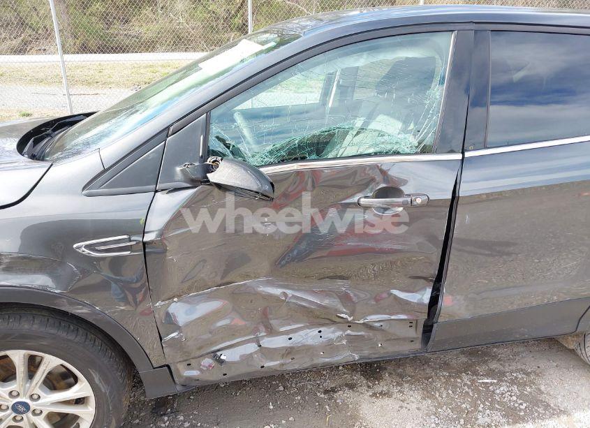 Photo 6 of 2019 Ford Escape SE (VIN 1FMCU9GD0KUA07780)