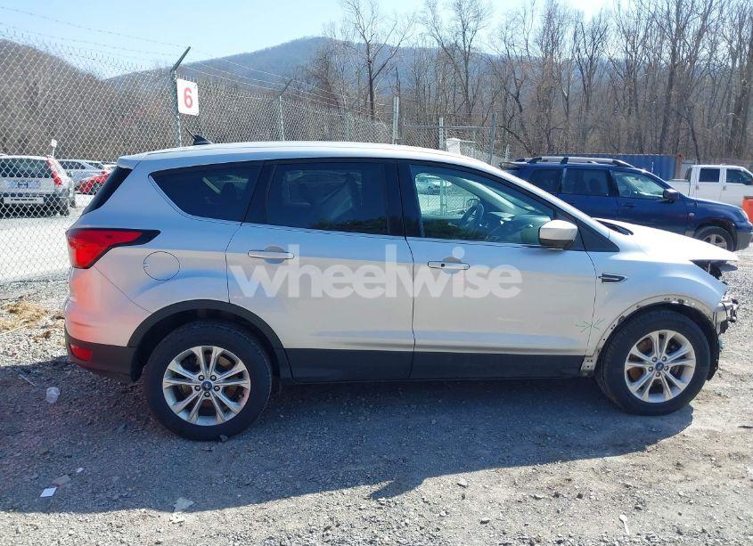 Photo 14 of 2019 Ford Escape SE (VIN 1FMCU9GD0KUA12963)