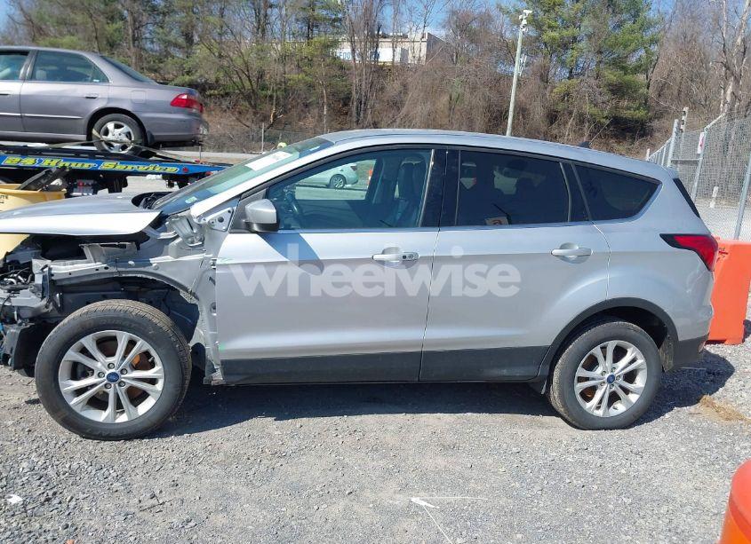 Photo 15 of 2019 Ford Escape SE (VIN 1FMCU9GD0KUA12963)
