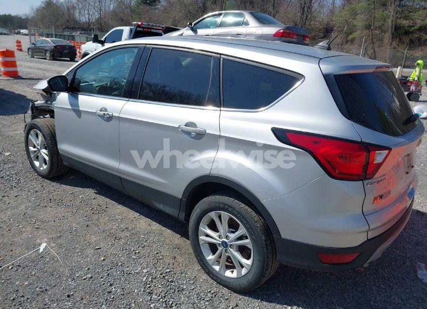Photo 3 of 2019 Ford Escape SE (VIN 1FMCU9GD0KUA12963)