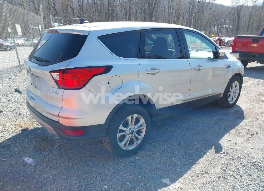 Photo 4 of 2019 Ford Escape SE (VIN 1FMCU9GD0KUA12963)