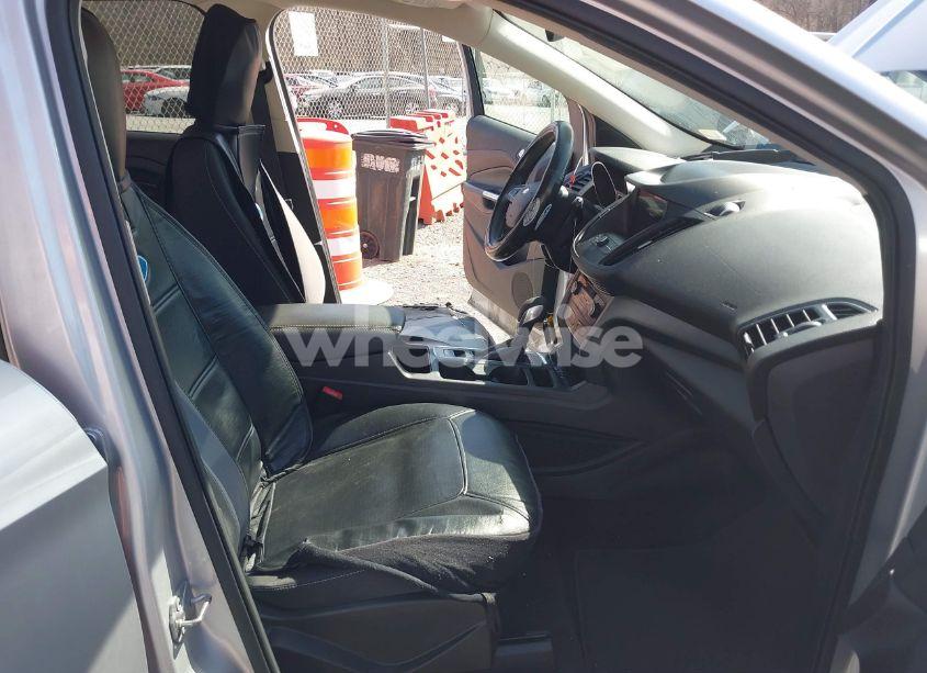 Photo 5 of 2019 Ford Escape SE (VIN 1FMCU9GD0KUA12963)