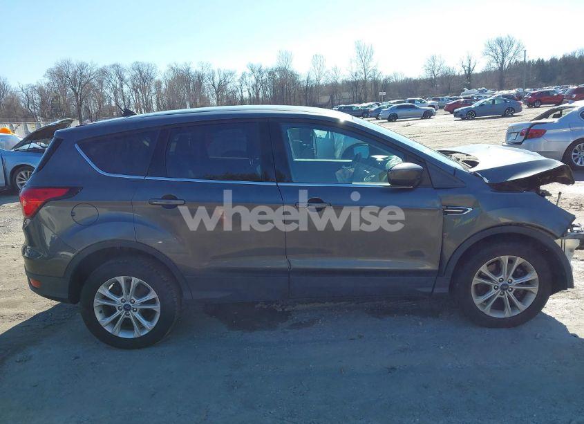 Photo 11 of 2019 Ford Escape SE (VIN 1FMCU9GD0KUA57966)