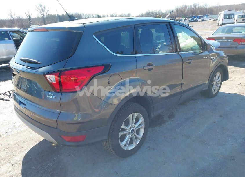 Photo 4 of 2019 Ford Escape SE (VIN 1FMCU9GD0KUA57966)