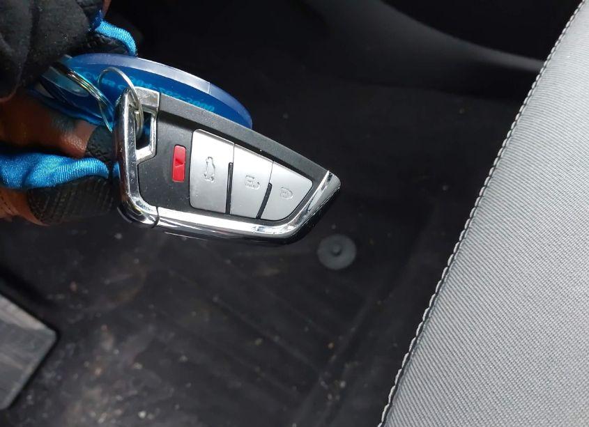 Photo 11 of 2019 Ford Escape SE (VIN 1FMCU9GD0KUB09869)