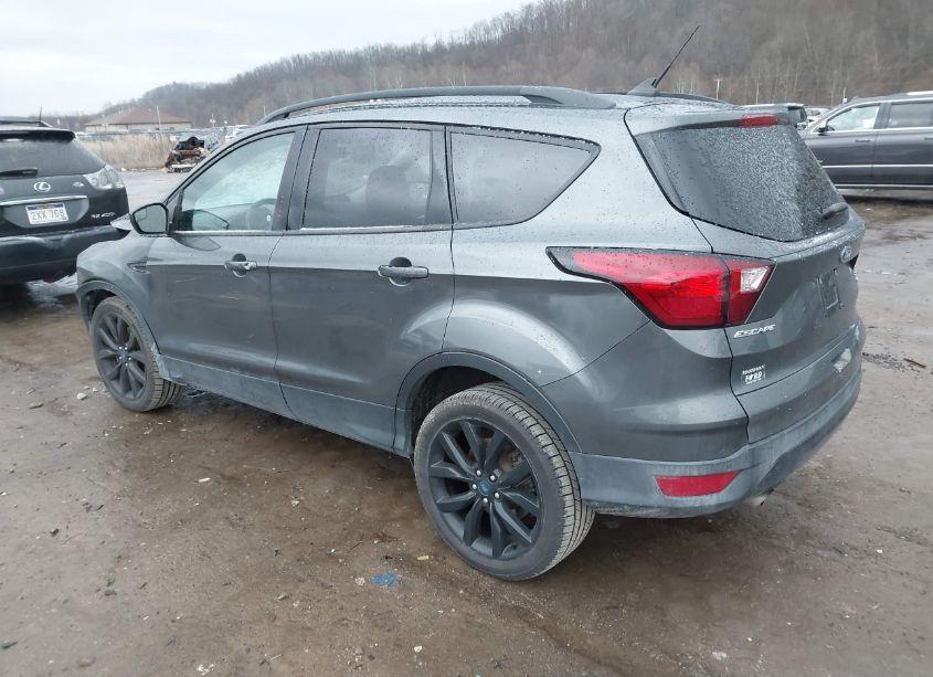 Photo 3 of 2019 Ford Escape SE (VIN 1FMCU9GD0KUB09869)
