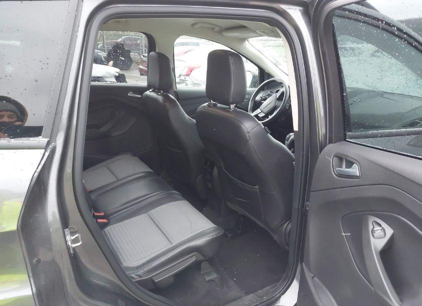 Photo 8 of 2019 Ford Escape SE (VIN 1FMCU9GD0KUB09869)
