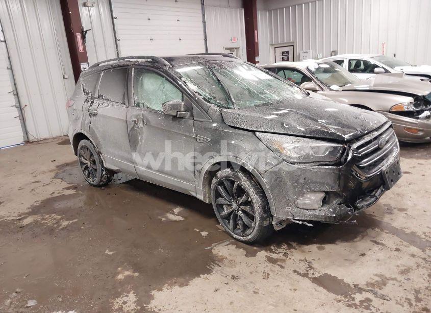 2019 Ford Escape SE (VIN 1FMCU9GD0KUB30432) main photo
