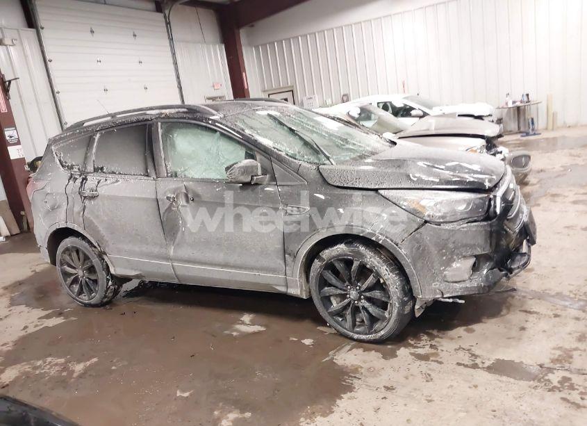 Photo 13 of 2019 Ford Escape SE (VIN 1FMCU9GD0KUB30432)