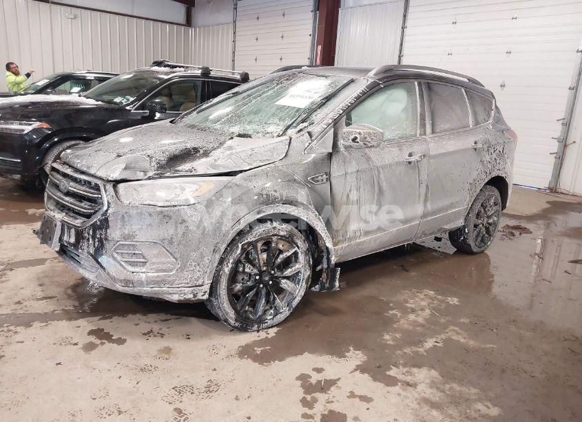 Photo 2 of 2019 Ford Escape SE (VIN 1FMCU9GD0KUB30432)