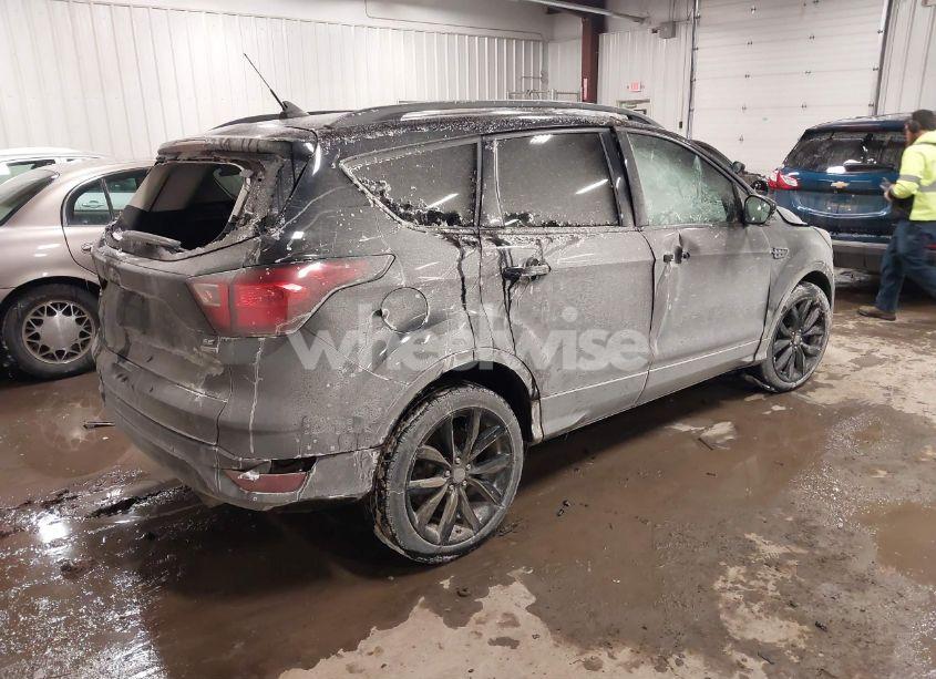 Photo 4 of 2019 Ford Escape SE (VIN 1FMCU9GD0KUB30432)