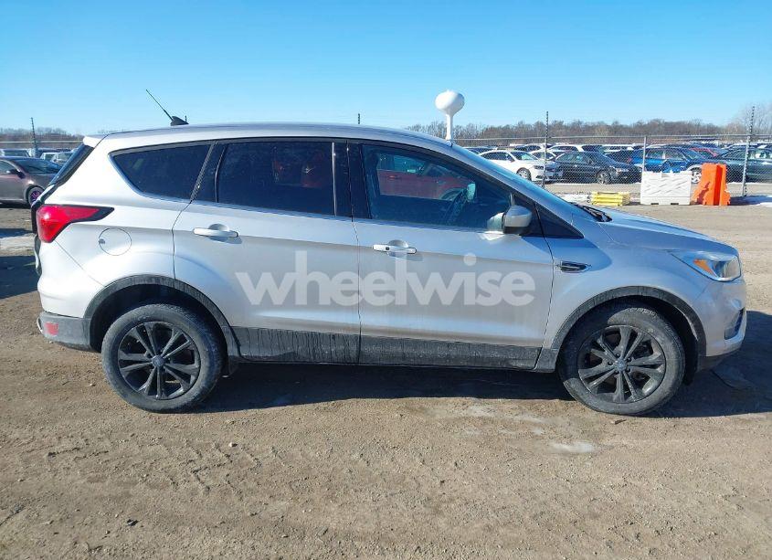 Photo 13 of 2019 Ford Escape SE (VIN 1FMCU9GD0KUB33363)