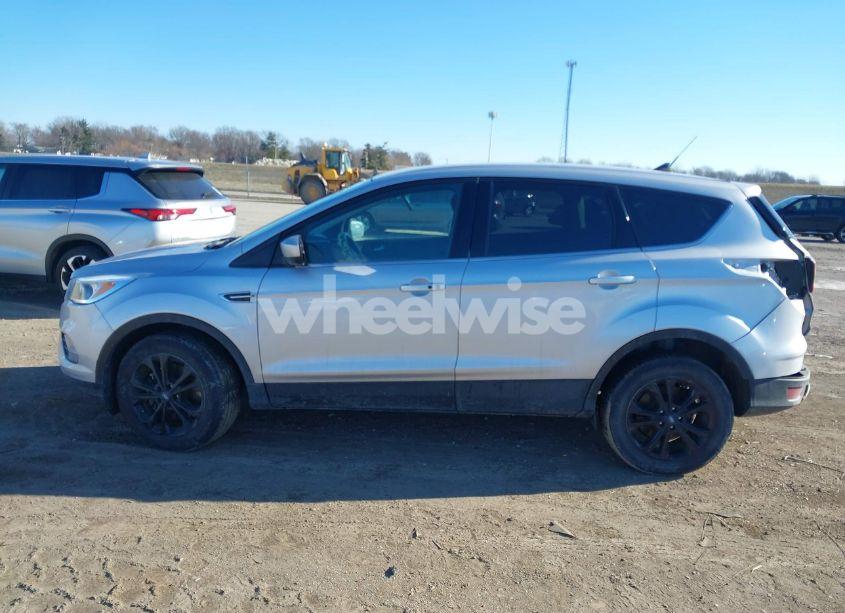 Photo 14 of 2019 Ford Escape SE (VIN 1FMCU9GD0KUB33363)