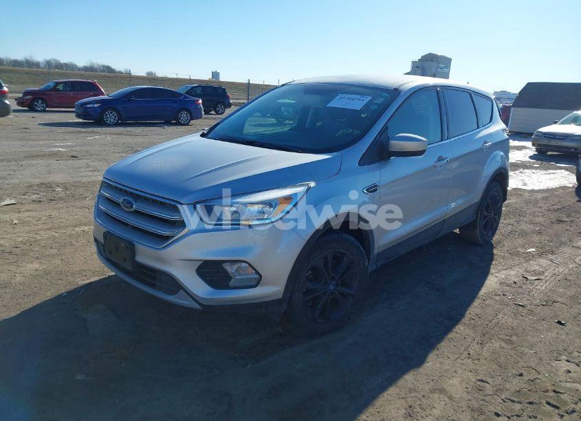 Photo 2 of 2019 Ford Escape SE (VIN 1FMCU9GD0KUB33363)