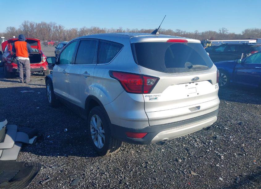 Photo 3 of 2019 Ford Escape SE (VIN 1FMCU9GD0KUB44640)