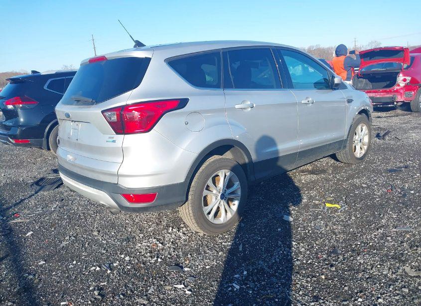 Photo 4 of 2019 Ford Escape SE (VIN 1FMCU9GD0KUB44640)