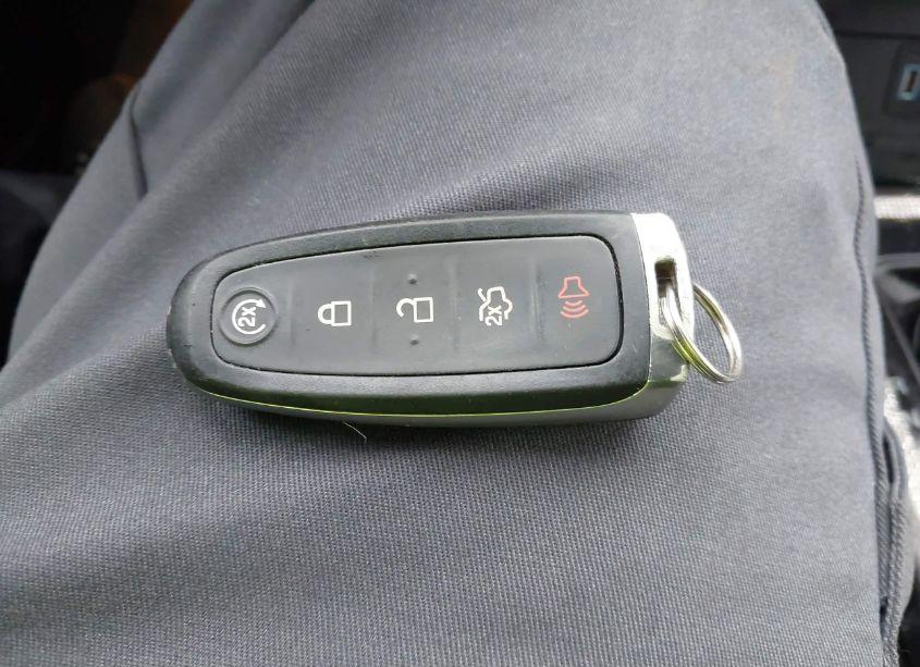 Photo 11 of 2019 Ford Escape SE (VIN 1FMCU9GD0KUB53662)