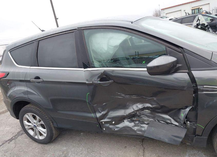Photo 13 of 2019 Ford Escape SE (VIN 1FMCU9GD0KUB53662)