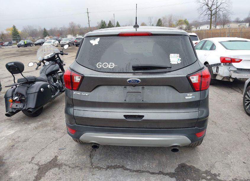 Photo 16 of 2019 Ford Escape SE (VIN 1FMCU9GD0KUB53662)