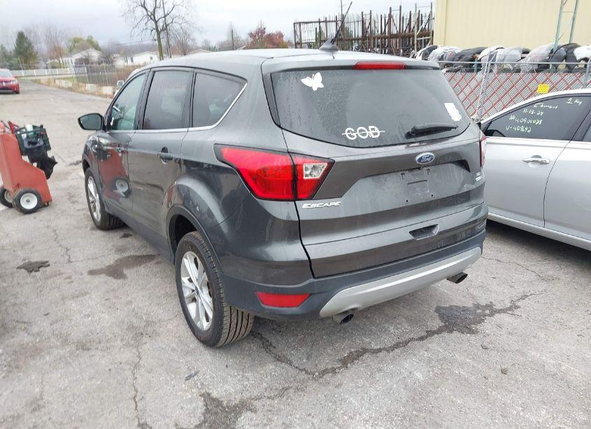 Photo 3 of 2019 Ford Escape SE (VIN 1FMCU9GD0KUB53662)