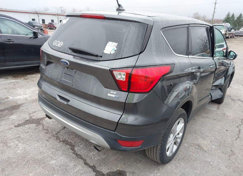 Photo 4 of 2019 Ford Escape SE (VIN 1FMCU9GD0KUB53662)