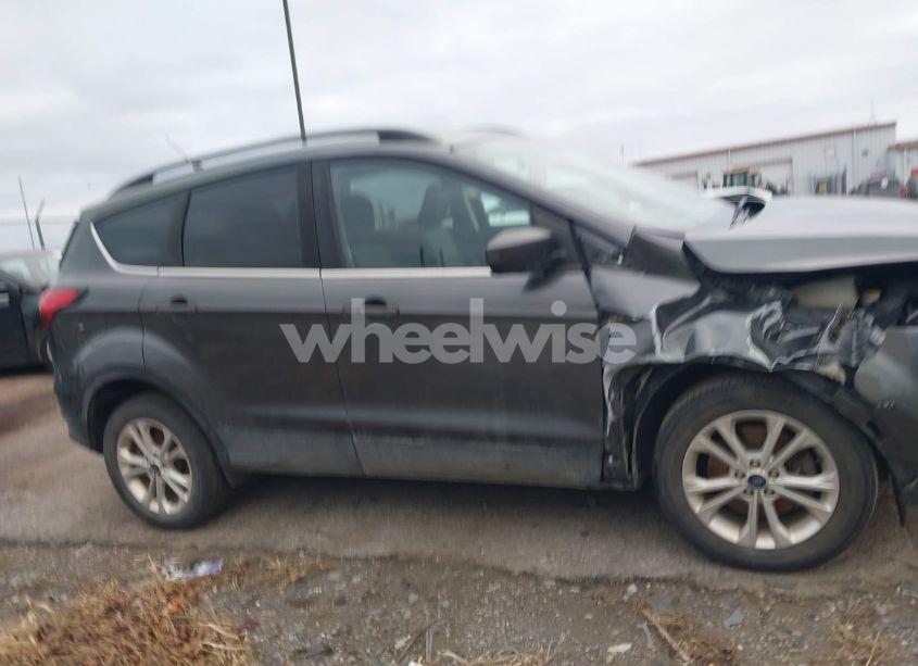 Photo 13 of 2019 Ford Escape SE (VIN 1FMCU9GD0KUB54973)