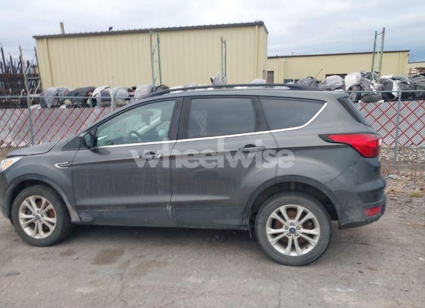 Photo 14 of 2019 Ford Escape SE (VIN 1FMCU9GD0KUB54973)