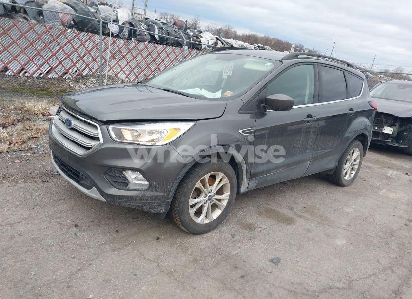 Photo 2 of 2019 Ford Escape SE (VIN 1FMCU9GD0KUB54973)
