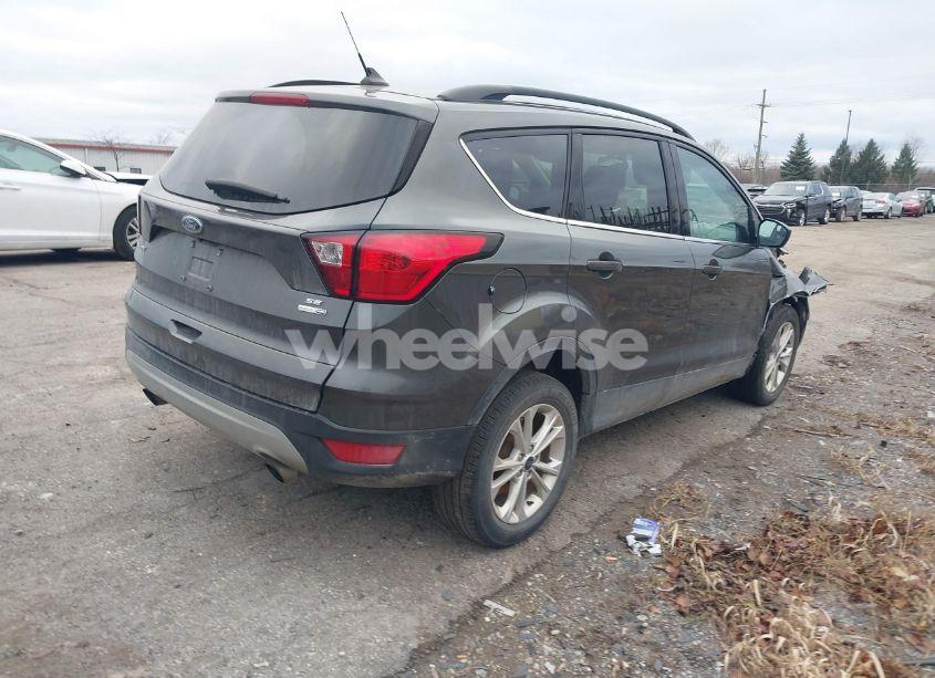 Photo 4 of 2019 Ford Escape SE (VIN 1FMCU9GD0KUB54973)